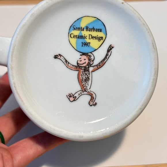Vintage Curious George Mug 1997 Santa Barbara Ceramic Yellow Beach Ball 90s CHIP - Picture 5 of 7